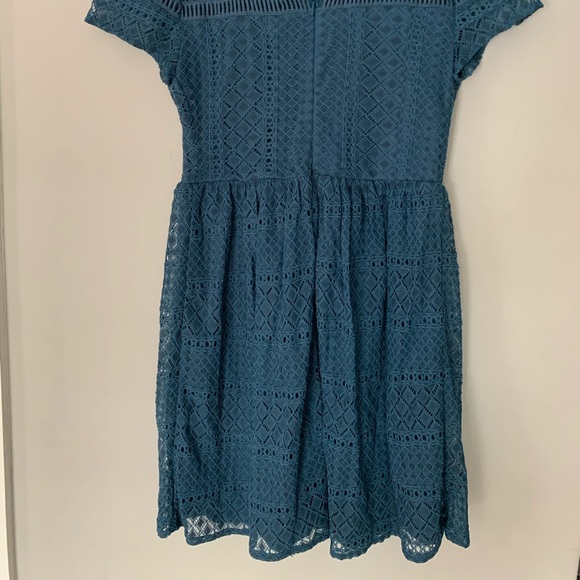 Francesca’s Women’s Lace Dress - Picture 5 of 7